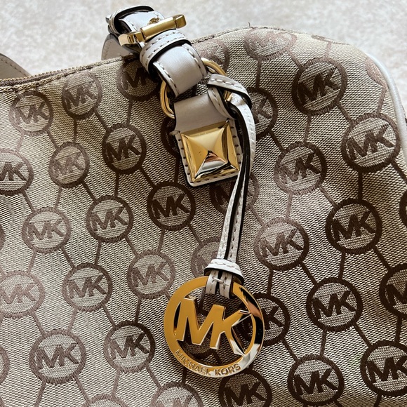 Michael Kors Grayson Satchel Large Size MINT CONDITION!! - Picture 8 of 10